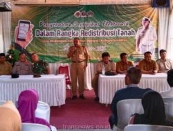 Pemkab Blitar Bersama Kantor Pertanahan Blitar Serahkan 230 Bidang Sertifikat pada Masyarakat