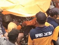 Tim BPBD Jatim Bantu Pencarian dan Evakuasi Korban Longsor Jombang