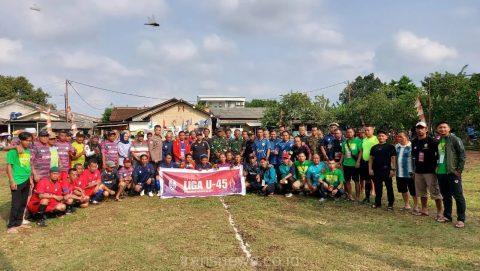 Pembukaan turnamen Sepak Bola U-45 di lapangan Perintis RW 006 Kelurahan Ratujaya, Kecamatan Cipayung. (dok.Ratujaya)