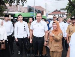 Pj Sekda Kota Depok Nina Suzana, saat mendampingi Menko AHY meninjau pelayanan PKG di Puskesmas Beji. (dok. Diskominfo Depok)