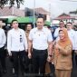 Pj Sekda Kota Depok Nina Suzana, saat mendampingi Menko AHY meninjau pelayanan PKG di Puskesmas Beji. (dok. Diskominfo Depok)