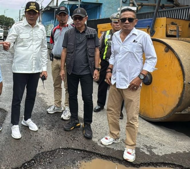 
					Bupati Sidoarjo Sidak Jalan Rusak di Kureksari: Target Perbaikan Sebelum Lebaran, Betonisasi 2025