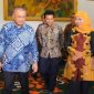 Gubernur Jawa Timur, Khofifah Indar Parawansa, saat menerima kunjungan kerja Menteri Perhubungan, Dudy Purwagandhi. Jum'at (7/3/2025).