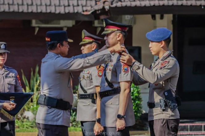 
					Kapolda Jatim pimpin sertijab kapolres Jember