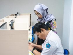 Peserta Disabiliatas Ikuti Tes UTBK di Universitas Negeri Surabaya