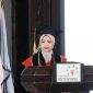 Dokumentasi: Rissa sebagai wisudawan terbaik menyampaikan orasi