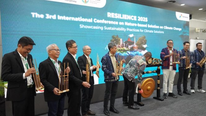 
					Keterangan: Seremoni pembukaan RESILIENCE 2025 oleh Pimpinan Pertamina Foundation, Pimpinan UPER dan tamu undangan