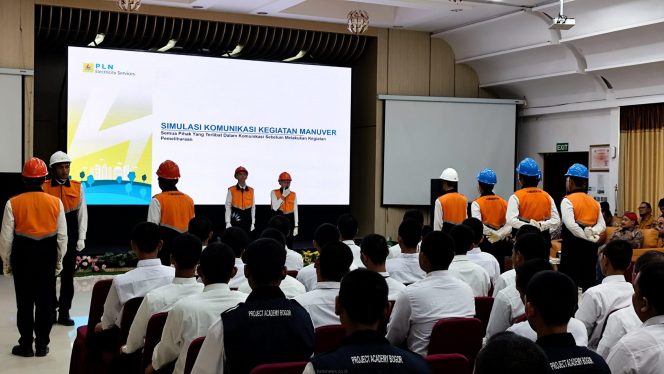 
					PLN UIT JBB Terima 100 Tenaga Operator Gardu Induk