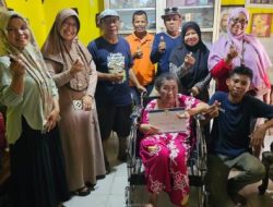 YGP Kembali Berikan Bantuan Kursi Roda Untuk Warga Depok