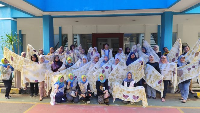 
					Srikandi UIT JBB Gelar Workshop Membatik Gunakan Bahan Ramah Lingkungan