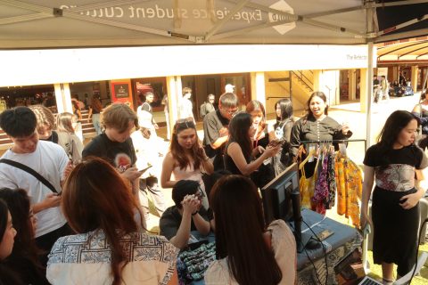 LSPR Tampilkan Batik dari Kampung Cibuluh di Perth Australia