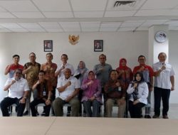 Kadis Kominfo Jatim, Sherlita Ratna Dewi Agustin dalam kegiatan silaturahmi dengan Ketua dan anggota Asperindo di kantor JNE cabang utama Surabaya Jl. Raya Bandara Juanda Sidoarjo, Jum’at (4/7/2025).