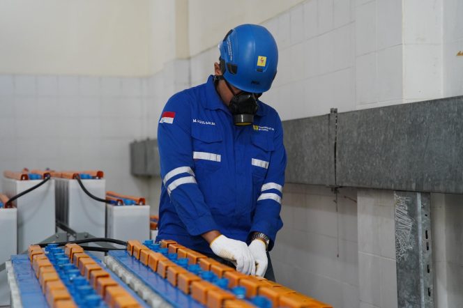 
					Pastikan Keandalan Listrik Untuk Rakyat, PLN UIT JBB Lakukan Pemeliharaan Rutin Baterai 110V Unit 1