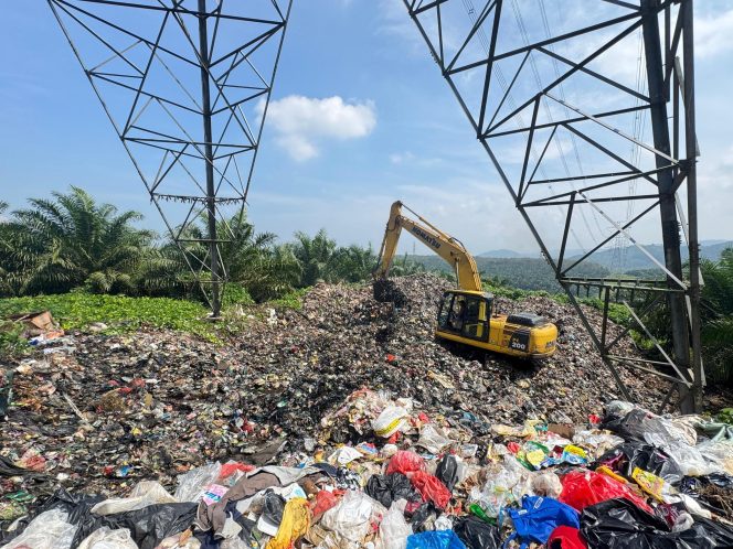 
					PLN UIT JBB Tertibkan Sampah Liar Demi Keandalan Jaringan Listrik