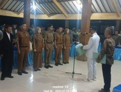 Kades Satria Arif Efendy Lantik Lima Perangkat Desa Centong