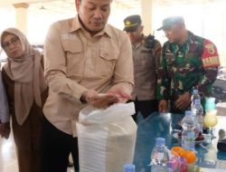 Pastikan Bantuan Tepat Sasaran, Bupati Subandi Pantau Langsung Distribusi Beras di Kecamatan Wonoayu