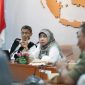 Pj Sekda Kota Depok, Nina Suzana memimpin rapat persiapan Abdi Nagri Nganjang Ka Warga. (dok. Humas Pemkot Depok).