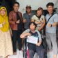 YGP Beri Bantuan Kursi Roda untuk Dua Warga Pancoran Mas