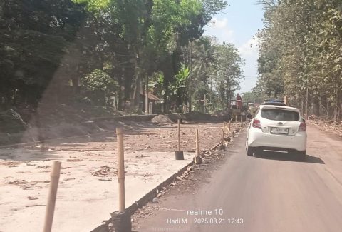 Foto Kondisi pekerjaan rigid beton pada ruas jalan Balung - Rambipuji
