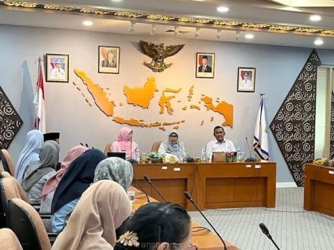 Pj Sekda Kota Depok, Nina Suzana membuka Bimtek Kader Keamanan Pangan Pada Program MBG Sekolah.