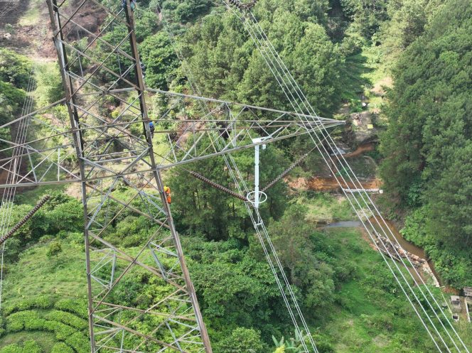 
					PLN Pasang Transmission Line Arrester di SUTET 500 kV Tasik–Depok–Bandung Selatan