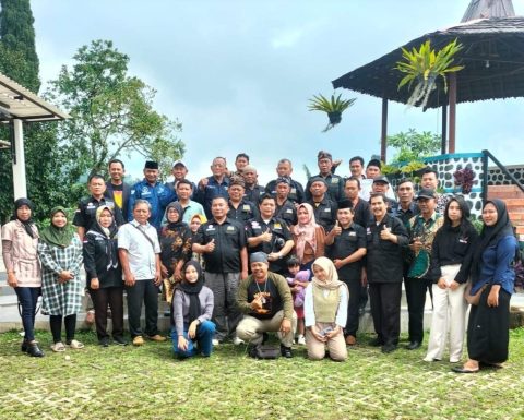 LBH CCI Serahkan Bantuan Material Bangunan ke Warga Kurang Mampu di Mojokerto