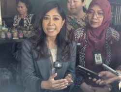 Menkomdigi Meutya Hafid, saat meninjau toko koperasi Kelurahan Karangbesuki, Kecamatan Sukun, Kota Malang, Kamis (21/8/2025).