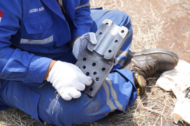 
					Pastikan Transmisi Andal, PLN UIT JBB Ganti Konduktor di Gardu Induk