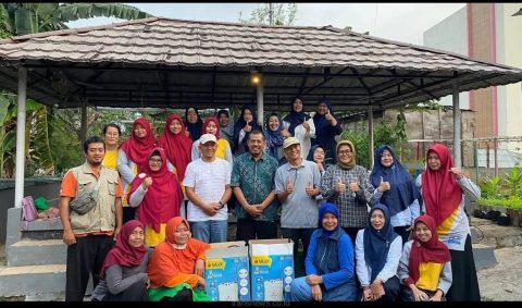 Saat pemberian bantuan alat2 pertanian, kelompok 2 Tani di kota Depok