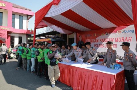 Sebagai Bentuk Kepedulian, Polres Jember Gelar Pasar Murah