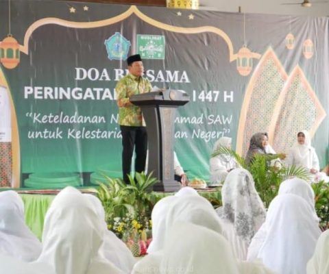 Bupati Sidoarjo Subandi Bersama Ratusan Jamaah Muslimat NU Peringati Maulid Nabi di Pendopo Delta Wibawa 