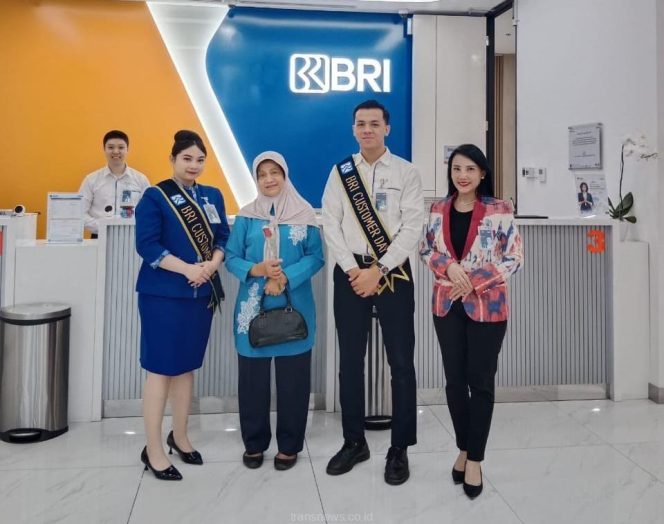 
					BRI Pondok Indah Jakarta Berbagi Bingkisan ke Nasabah