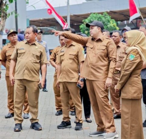 Bupati Pasuruan, Rusdi Sutejo Saat melaksanakan inspeksi mendadak (sidak) Pasar Cheng Hoo. Selasa (16/9/2025).