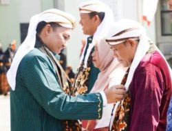 Bupati Pasuruan Rusdi Sutejo Serahkan Anugerah Satyalancana Karya Satya