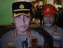 Kabid Humas Polda Jawa Timur, Kombes Pol Jules Abraham ditemui usai meninjau lokasi Pesantren Al-Khoziny, Buduran, Sidoarjo.Selasa (30/92025)
