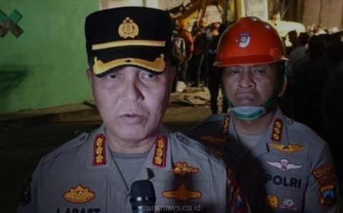 Kabid Humas Polda Jawa Timur, Kombes Pol Jules Abraham ditemui usai meninjau lokasi Pesantren Al-Khoziny, Buduran, Sidoarjo.Selasa (30/92025)