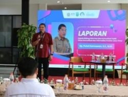 Kabid Informasi dan Komunikasi Publik Dinas Kominfo Jatim, Putut Darmawan saat memberikan sambutan dalam kegiatan Cerdig Kominfo Jatim di Gresik, Rabu (17/9/2025).