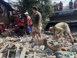 Pemkot Surabaya Bersihkan Sungai Kalianak 