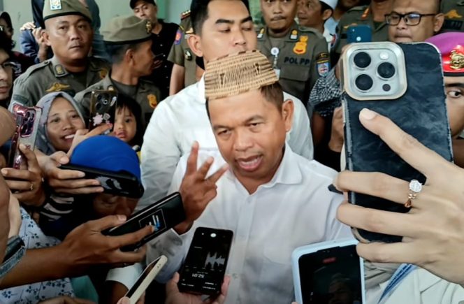 
					Dedi Mulyadi Gubernur Jawa Barat, saat mengunjungi Balai Kota Depok (21/10/2025)