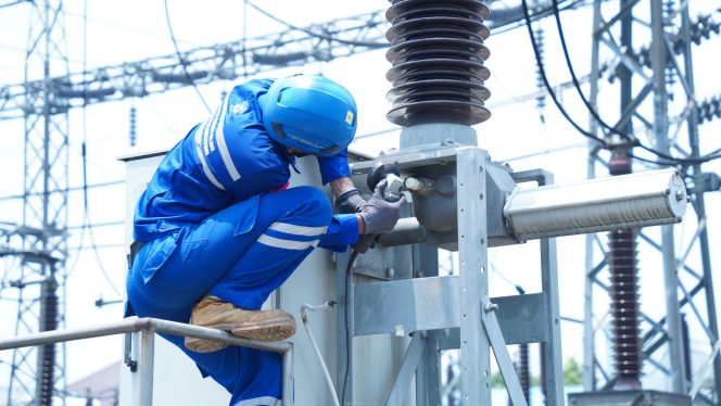 
					Dukung Keandalan Jaringan, PLN Lakukan Penggantian Manometer dan Counter LA di Gardu Induk Pasar Kemis Baru