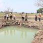 Satgas TMMD ke-126 Kodim 0816/Sidoarjo Bersama Dinas Perikanan Tinjau Kolam Ikan di Desa Kedondong
