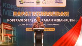 Sekda Prov. Jateng Sumarno, mewakili Gubernur Ahmad Luthfi membuka Rapat Konsolidasi KDKMP, di Hotel Grand Candi Semarang, Senin (20/10/2025) malam. (humas jateng)