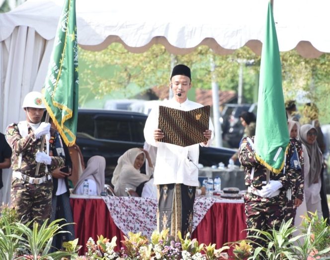 
					Peringati Hari Santri Nasional 2025, Pemkab Sidoarjo Gelar Upacara di Lapangan MPP