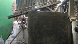 Bagian dalam rumah yang Ambruk