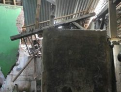 Bagian dalam rumah yang Ambruk