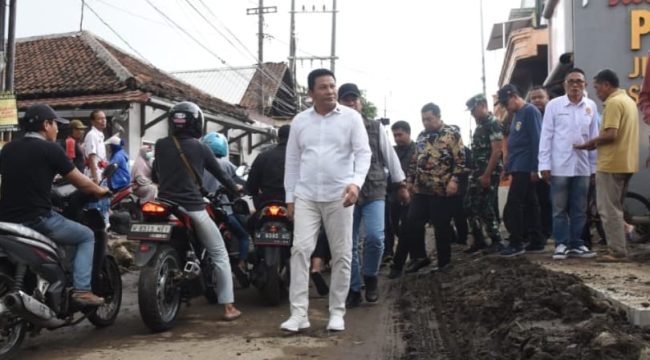Bupati Subandi Sidak Proyek Betoninasi di Wilayah Waru