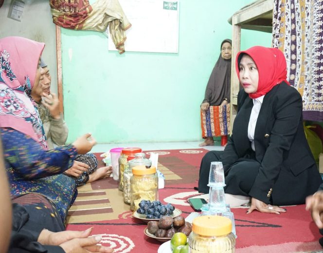 
					Wabup Mimik Idayana Takziah ke Rumah Korban Laka Air di Sidokare