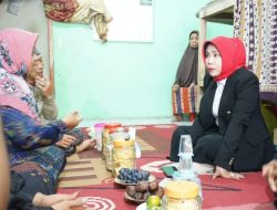 Wabup Mimik Idayana Takziah ke Rumah Korban Laka Air di Sidokare