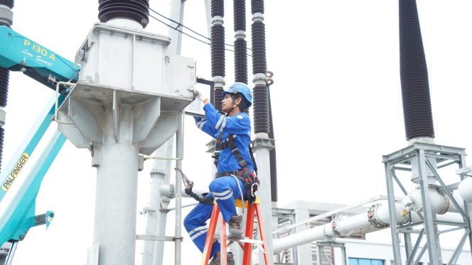 
					Semangat Hari Pahlawan, PLN Rawat GISTET Jawa 7 Demi Keandalan Transmisi