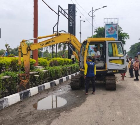 Pemkab Sidoarjo Siagakan Rumah Pompa dan Pompa Portable Antisipasi Banjir di Depan Lippo Plaza